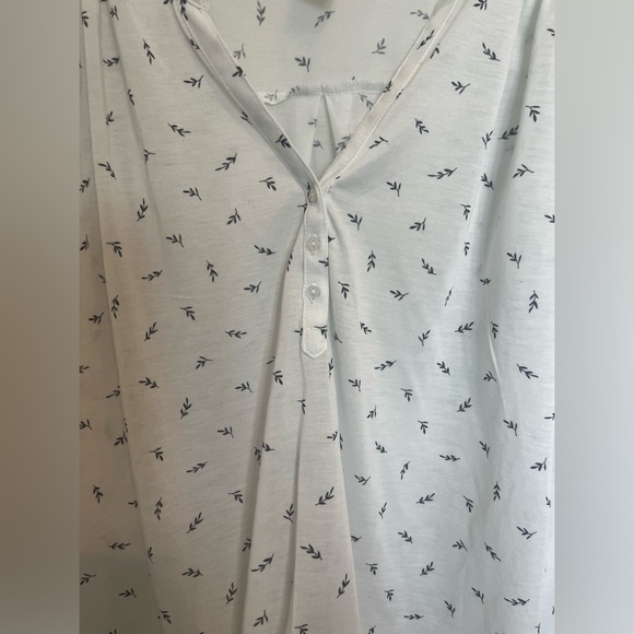 Hi, selling this breathtaking blouse for women in size M. - Picture 2 of 8